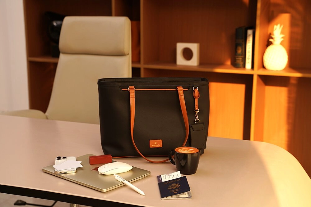 Siena Lévant Tote Bag